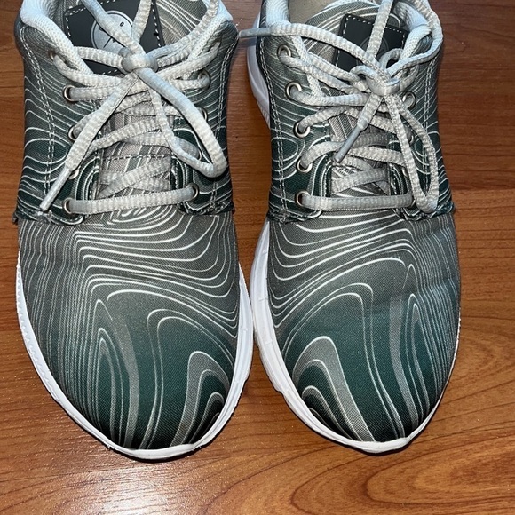 Stylish Gray Women's Sneakers - Picture 3 of 8